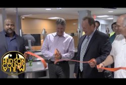 Davis joins ribbon cutting at renovated PSE&G center